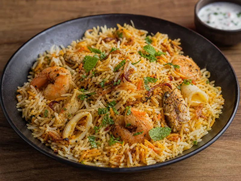 Danie Biryani z owocami morza