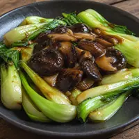 Danie Bok choy w sosie grzybowym