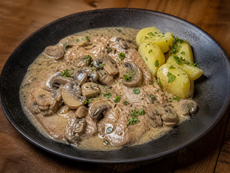 Danie Cielęcina z pieczarkami