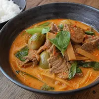Danie Czerwone curry z wołowiną