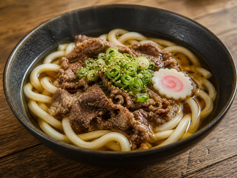 Danie Makaron Udon z wołowiną