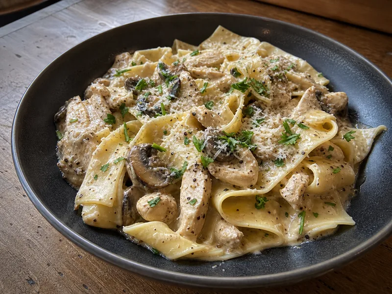 Danie Pappardelle z kurczakiem