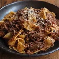 Danie Pasta z duszoną wołowiną