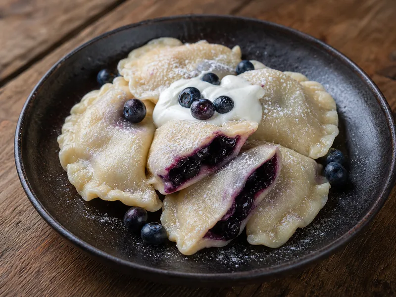 Danie Pierogi z jagodami