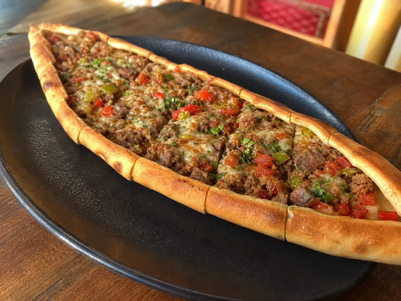 Danie Pizza Turecka Efendi Pide