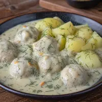 Danie Pulpety drobiowe w sosie koperkowym