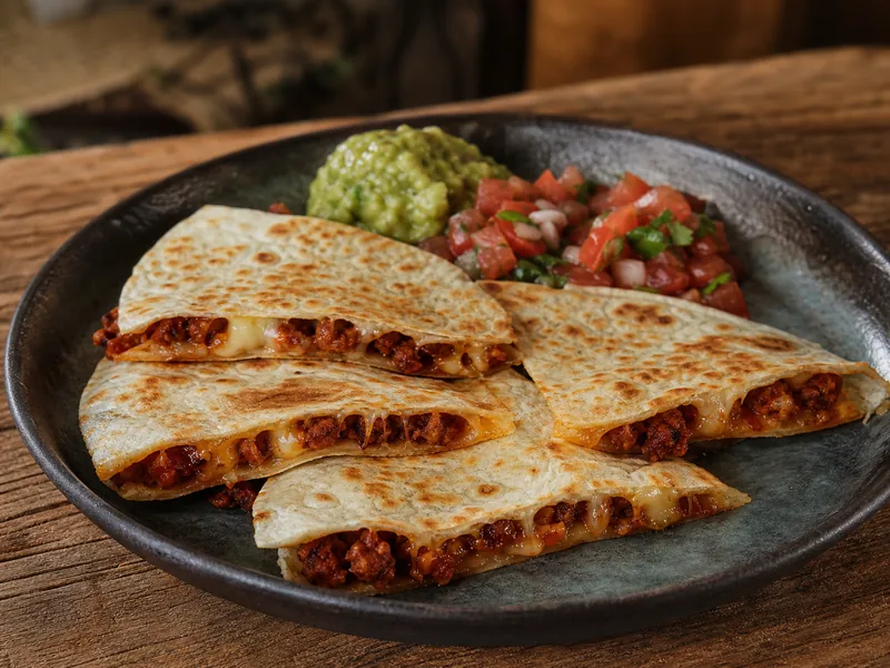 Danie Quesadilla z chorizo
