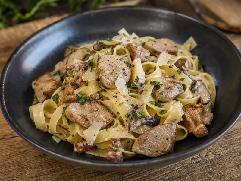 Danie Tagliatelle z polędwiczką wieprzową