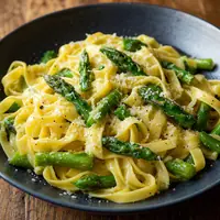 Danie Tagliatelle ze szparagami