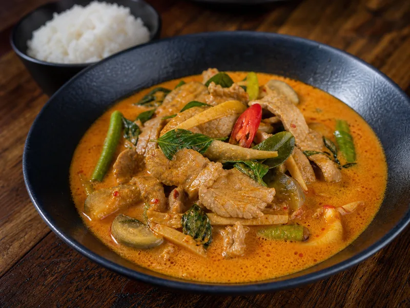 Danie Tajskie curry z wieprzowiną