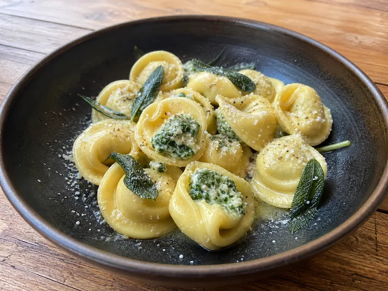 Danie Tortellini ze szpinakiem