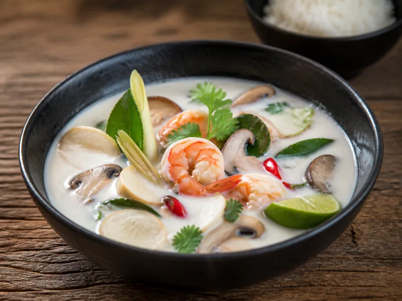 Danie Zupa Tom Kha z krewetkami